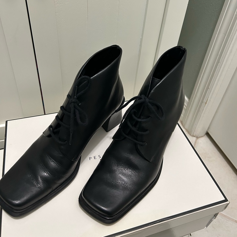 Pesaro Black Heeled Boots Sleek Leather Design
